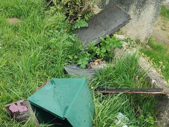 Des déchets entreposés au canal, en sortie de la rue Jean Flomet