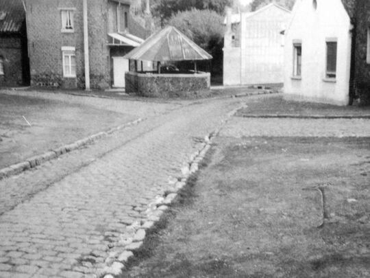 Fontaine ancienne place Coton - histoire d'Haulchin